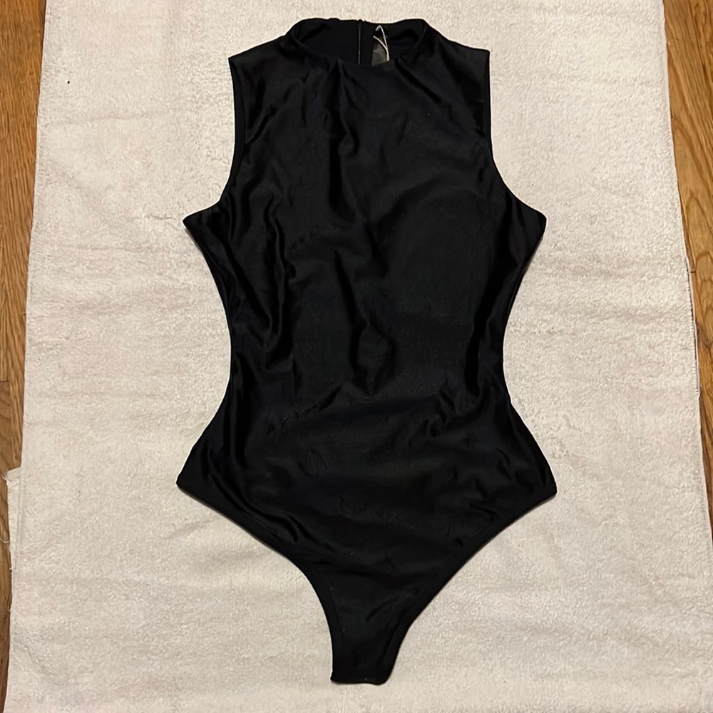 SKIMS DISCO SLEEVELESS MOCK NECK BODYSUIT